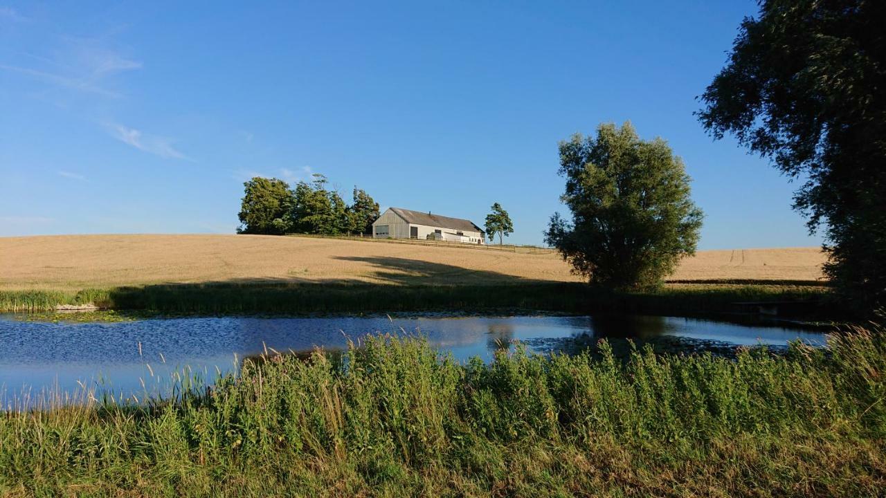 Glamping Och Gardslaegenhet Mellan Himmel Och Hav Skivarp Exterior foto